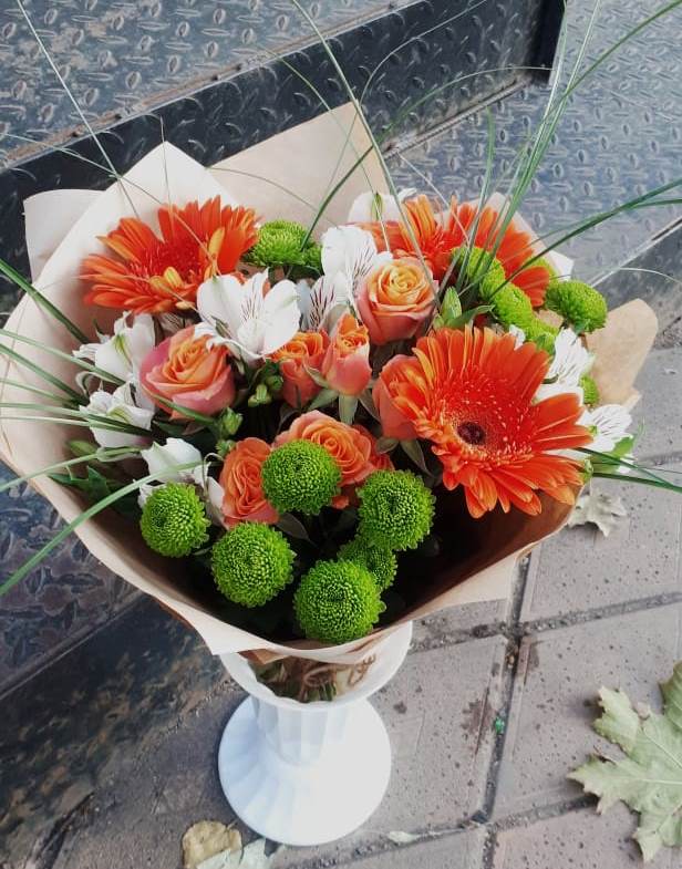 Букет цветов из: Герберы, Хризантемы, Альстромерии и Розы в Стрежевом