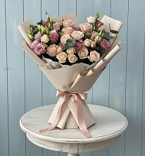 Букет цветов из:  Розы и Лизиантусы в Стрежевом