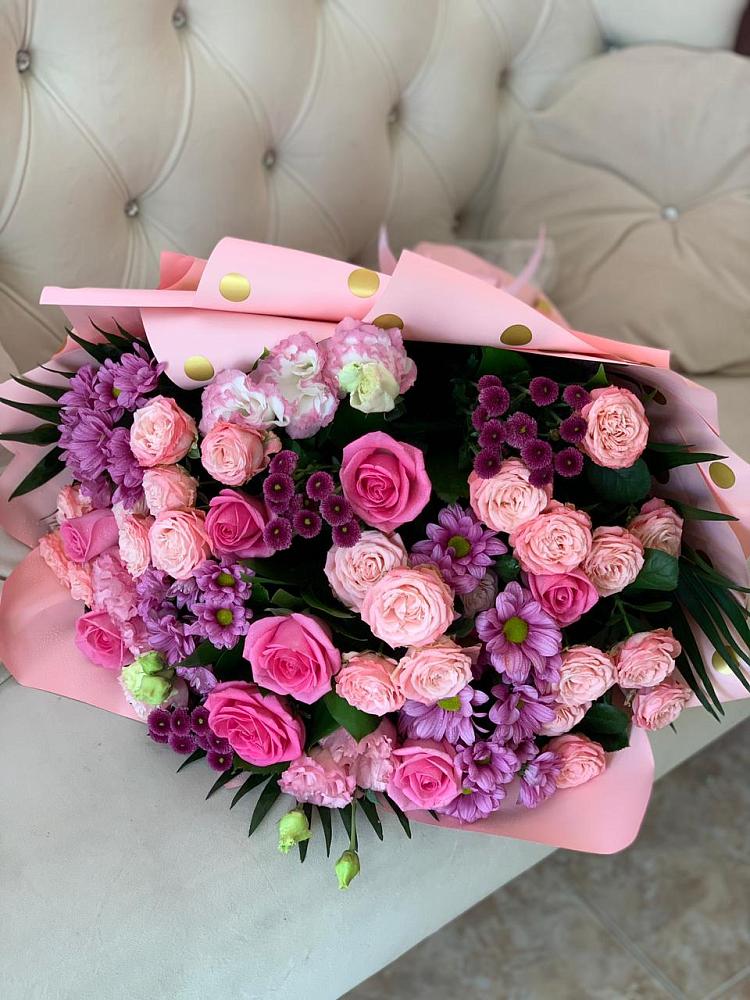 Букет цветов из: Хризантемы, Розы и Лизиантусы в Стрежевом