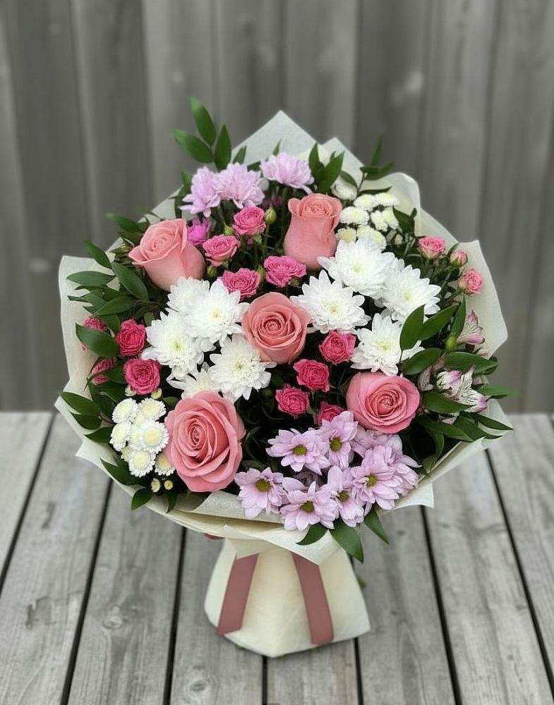 Букет цветов из: Альстромерии, Гвоздики, Розы и Хризантемы в Стрежевом
