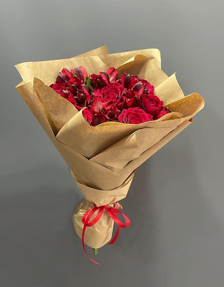 Букет цветов из: Альстромерии и Розы в Стрежевом