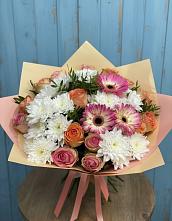 Букет цветов из:  Розы, Герберы и Хризантемы в Стрежевом