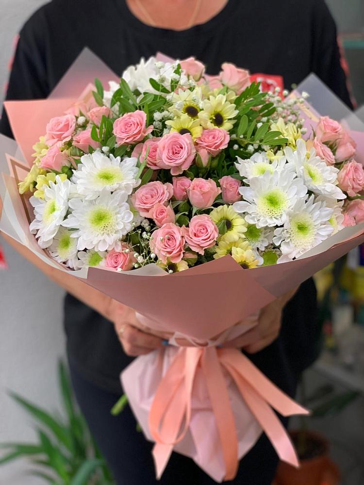 Букет цветов из: Розы и Хризантемы в Стрежевом