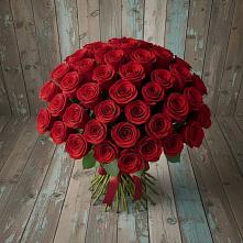 Букет 55 Красных роз Фридом #REPLACE_PRED# Стрежевом