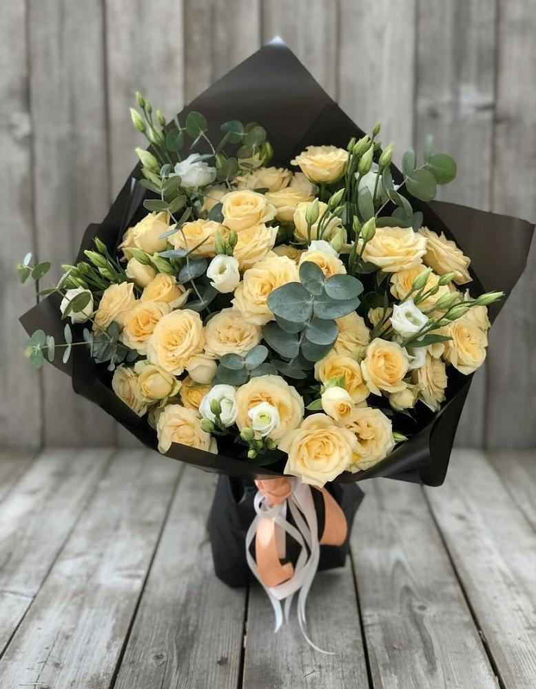 Букет цветов из: Розы и Лизиантусы в Стрежевом