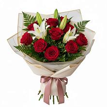 Букет цветов из:  Лилии и Розы в Стрежевом