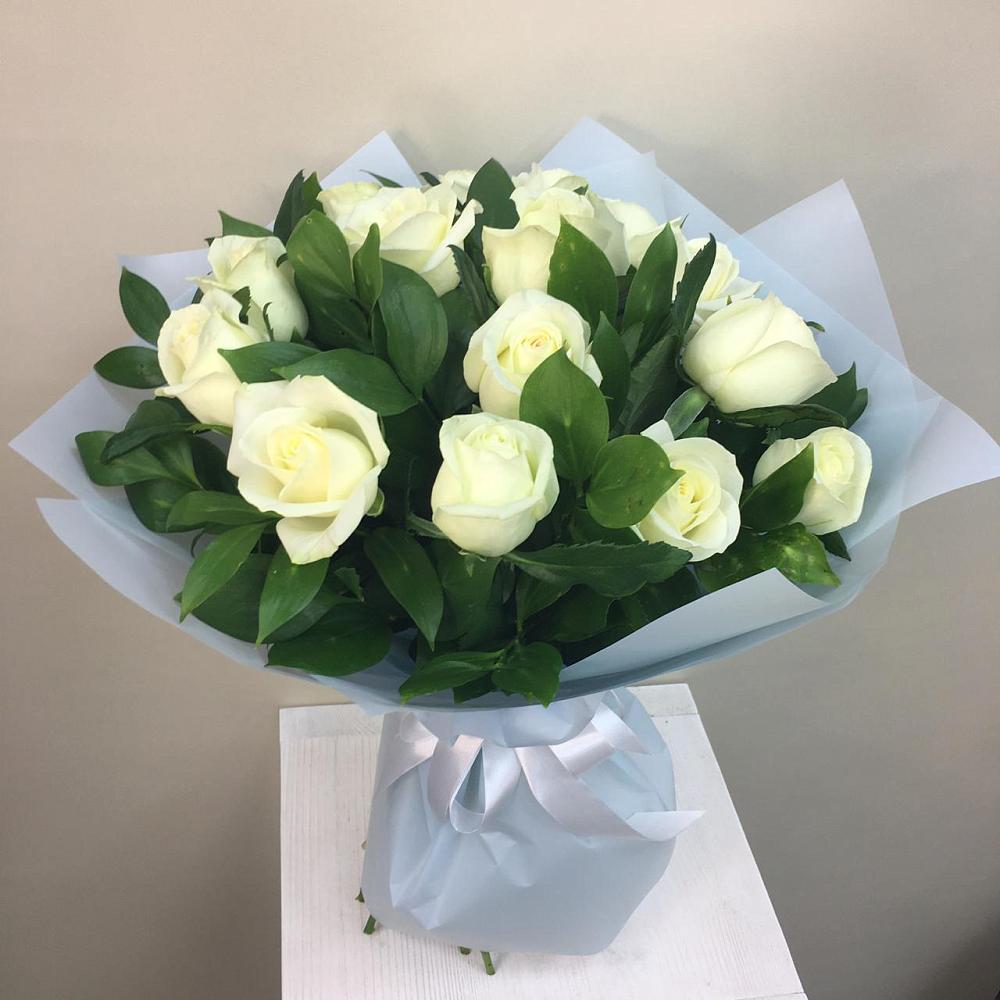 Букет 15 Белых роз Проуд в Стрежевом