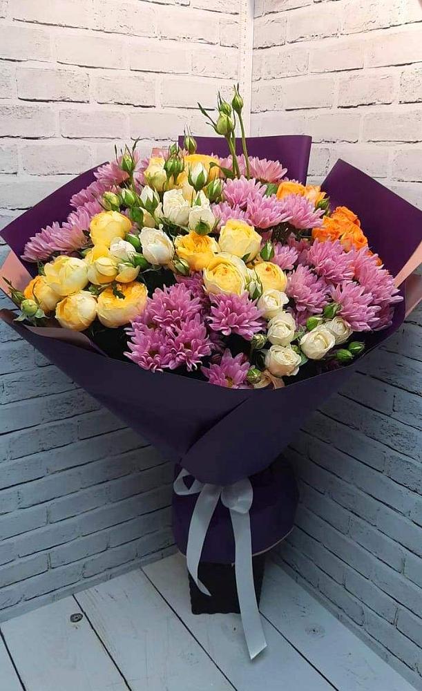 Букет цветов из: Хризантемы и Розы в Стрежевом