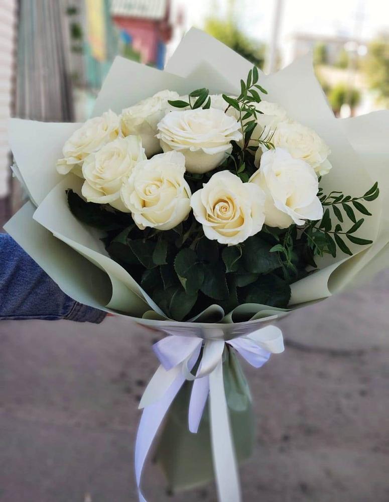 Букет Белые розы Проуд в Стрежевом