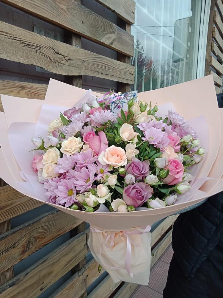 Букет цветов из: Розы и Хризантемы в Стрежевом