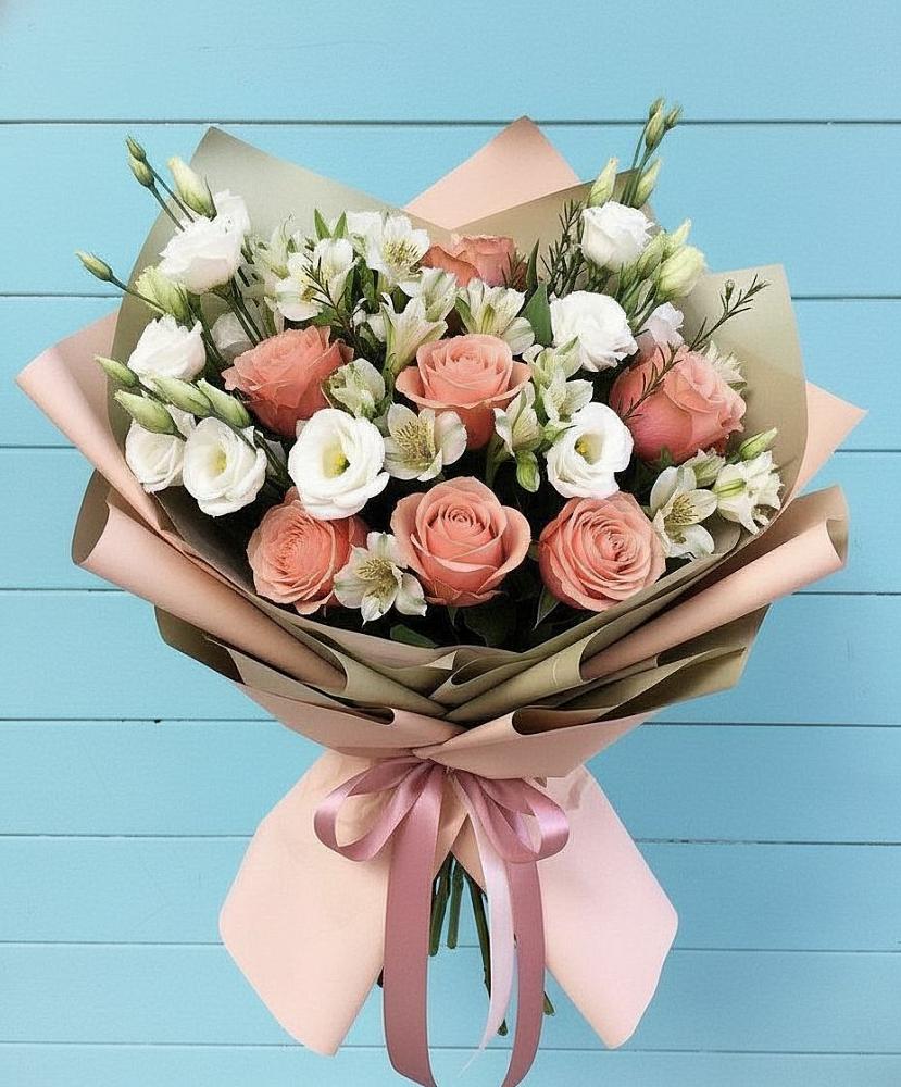 Букет цветов из: Розы, Альстромерии и Лизиантусы в Стрежевом