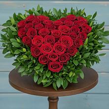 Цветочная композиция из Розы в виде сердца в Стрежевом