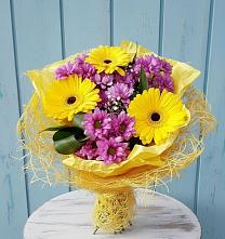 Букет цветов из:  Хризантемы и Герберы в Стрежевом