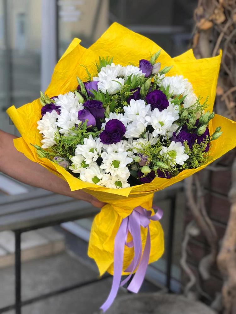 Букет цветов из: Ирисы, Хризантемы и Ромашки в Стрежевом