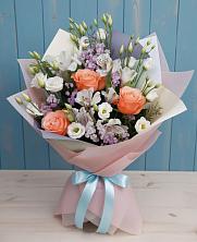 Букет цветов из:  Лизиантусы, Розы, Альстромерии и Гипсофила в Стрежевом