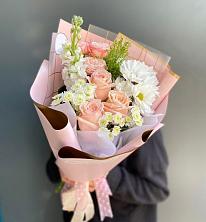 Букет цветов из:  Хризантемы и Розы в Стрежевом