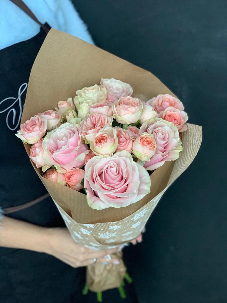 Букет цветов из: Хризантемы и Розы в Стрежевом