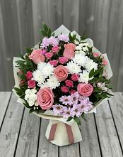 Букет цветов из:  Альстромерии, Гвоздики, Розы и Хризантемы в Стрежевом