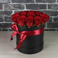 Цветочная композиция из Розы в шляпной коробке в Стрежевом