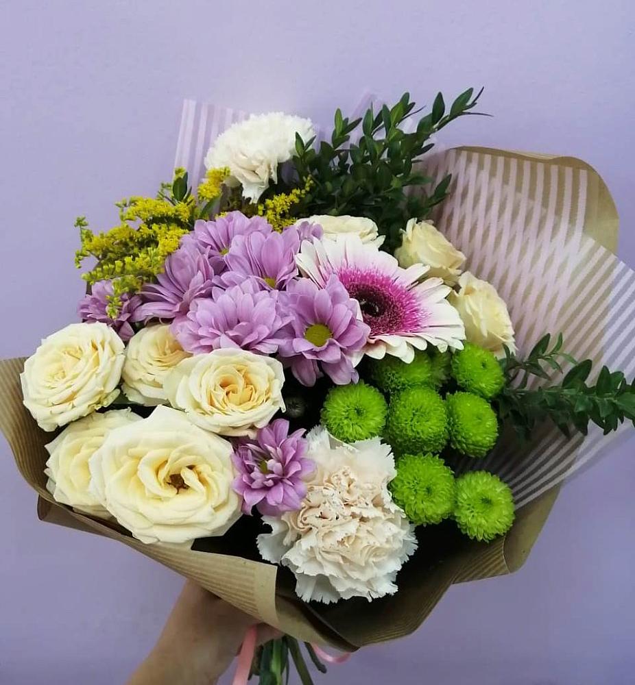 Букет цветов из: Хризантемы, Розы, Гвоздики и Герберы в Стрежевом