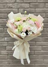 Букет цветов из:  Гвоздики, Розы, Лизиантусы и Хризантемы #REPLACE_PRED# Стрежевом