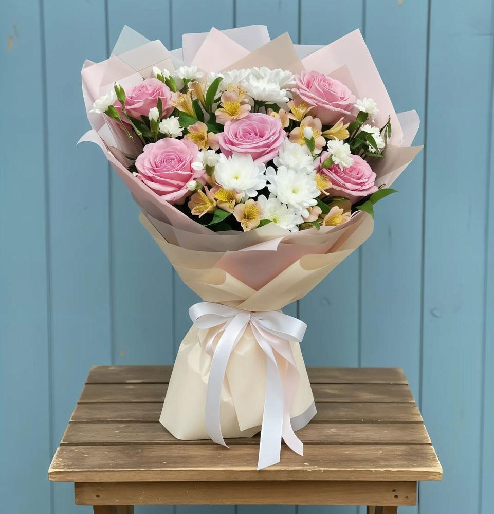 Букет цветов из: Гвоздики, Орхидеи и Розы в Стрежевом