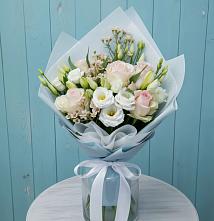 Букет цветов из:  Розы и Лизиантусы в Стрежевом