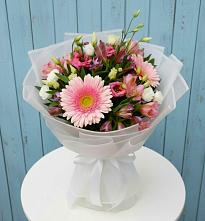 Букет цветов из:  Герберы, Альстромерии и Лизиантусы в Стрежевом