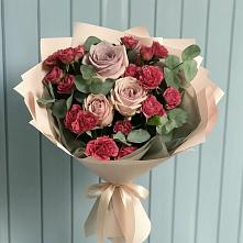 Букет цветов из:  Гвоздики и Розы в Стрежевом
