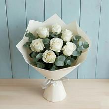Букет Белые розы в Эвкалипте в Стрежевом