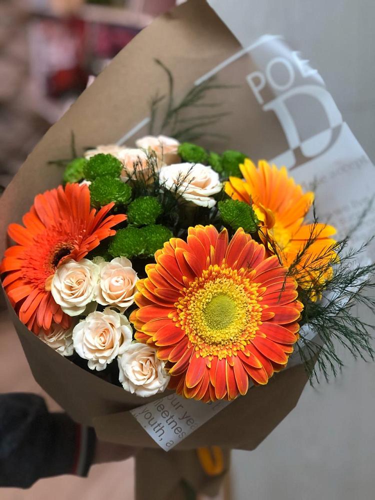 Букет цветов из: Герберы, Хризантемы и Розы в Стрежевом