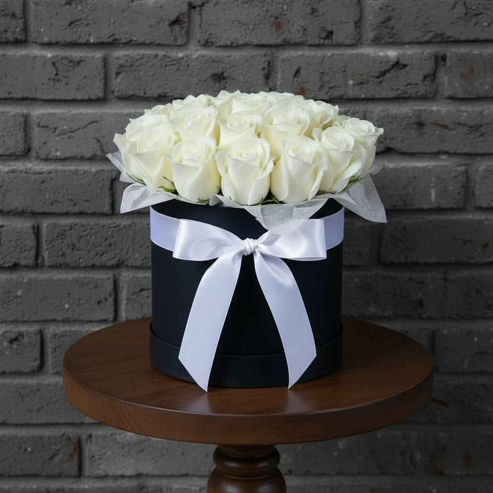 Цветочная композиция из Розы в шляпной коробке в Стрежевом