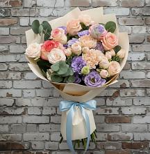 Букет цветов из:  Розы, Лизиантусы и Гвоздики в Стрежевом