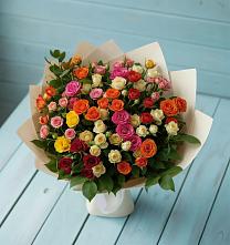 Букет Микс из разноцветных кустовых роз в Стрежевом