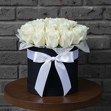 Цветочная композиция из Розы в шляпной коробке в Стрежевом