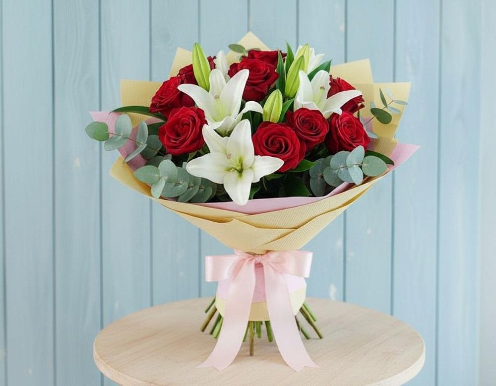 Букет цветов из: Лилии и Розы в Стрежевом